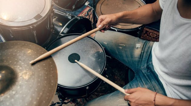 Как научиться играть на барабанах